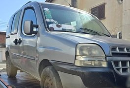 DMTT flagra crianças trancadas em veículo usado em transporte escolar irregular em Maceió