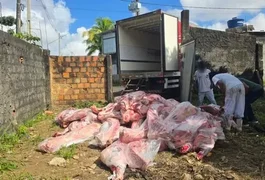 Trabalhadores são resgatados após serem mantidos reféns em baú de caminhão roubado