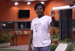 ‘BBB16’: Matheus e Ronan batem boca por causa de cigarros deixados por Renan