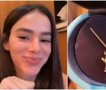 Bruna Marquezine ganha joia inspirada no Pikachu avaliada em R$ 140 mil