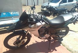 Moto roubada é encontrada pelo próprio dono no bairro Canafístula, em Arapiraca