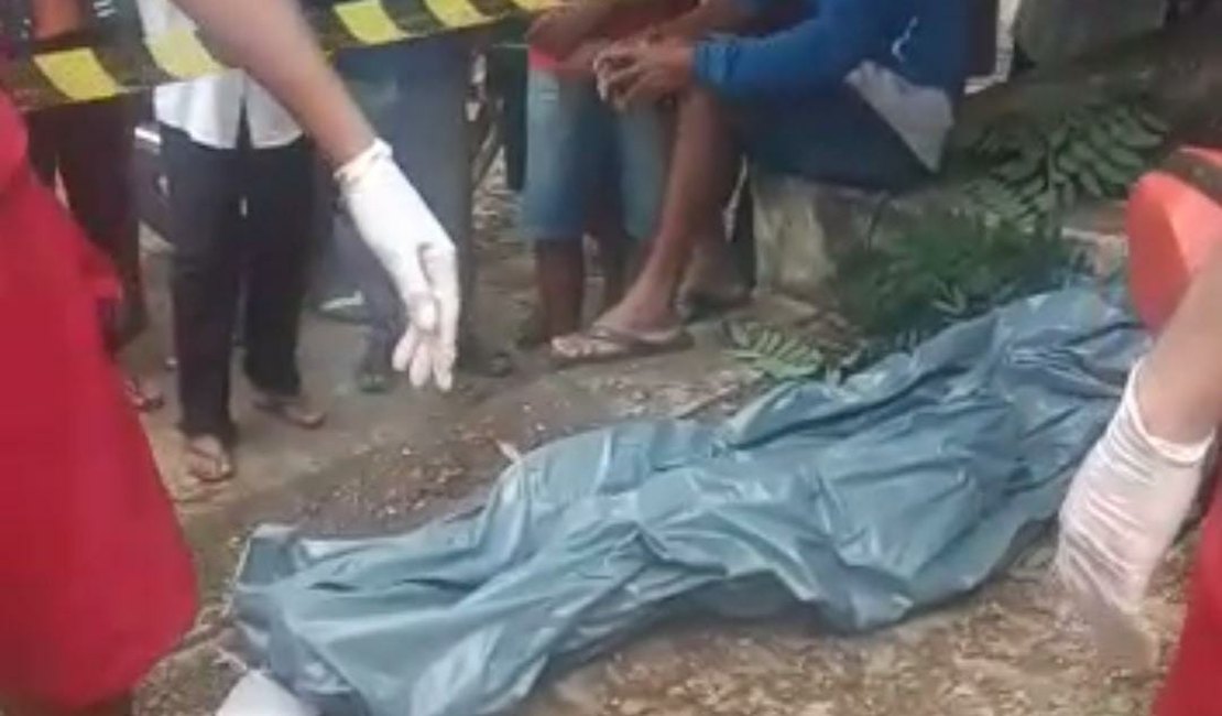 VÍDEO: Corpo do menino Matheus, que morreu afogado no Rio Ipanema, é retirado da água