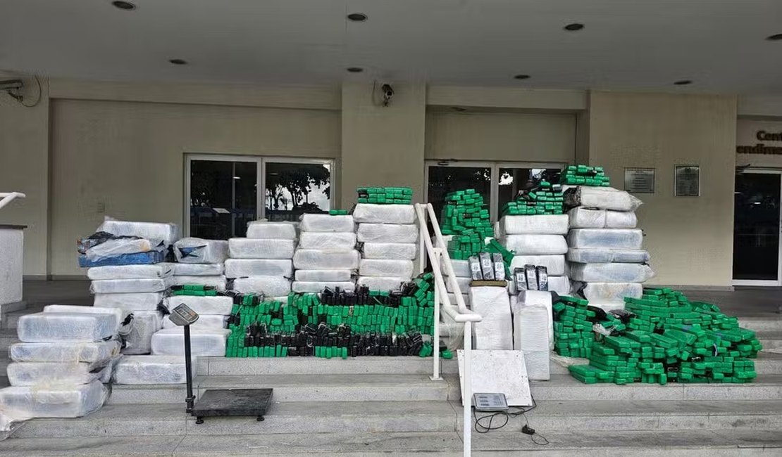 Polícia prende 9 homens e apreende 5 toneladas de drogas no Fallet, no Centro do Rio