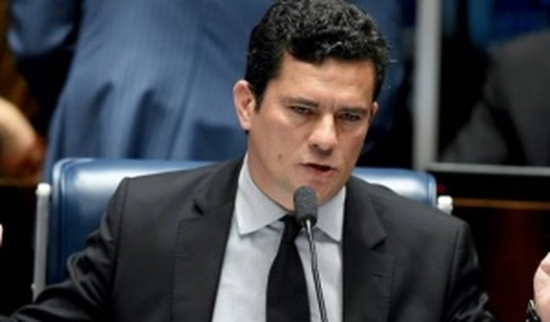 'Faça concurso para juiz', diz Moro após ser questionado por advogado