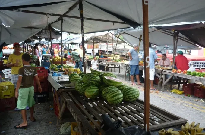 Redução do horário da feira livre revolta feirantes e consumidores em Girau do Ponciano