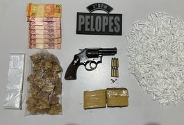 Adolescente é apreendido após ser flagrado com drogas e revólver, em Arapiraca