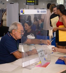 Mais de 2400 pessoas foram atendidas durante mutirão eleitoral no dia 1º de maio