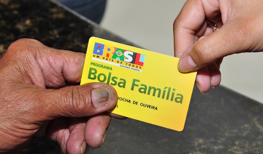 Relator do Orçamento confirma corte de R$ 10 bilhões no Bolsa Família