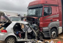 Seis pessoas de família de Delmiro Gouveia morrem em batida entre carro e carreta em MG
