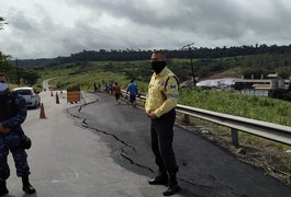 Trecho da AL 220 está com risco de desabamento entre Campo Alegre e São Miguel
