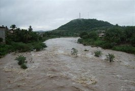 Nível do Rio Ipanema sobe nas últimas horas, colocando população em alerta