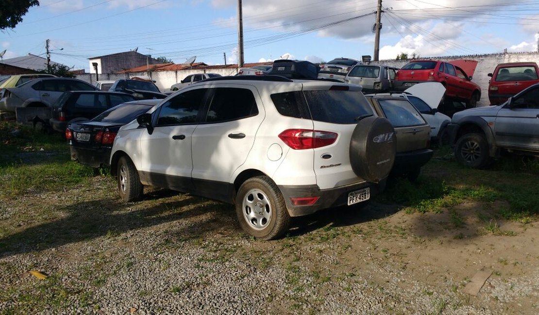 Polícia prende dois suspeitos com arma de fogo no bairro Brasília, em Arapiraca
