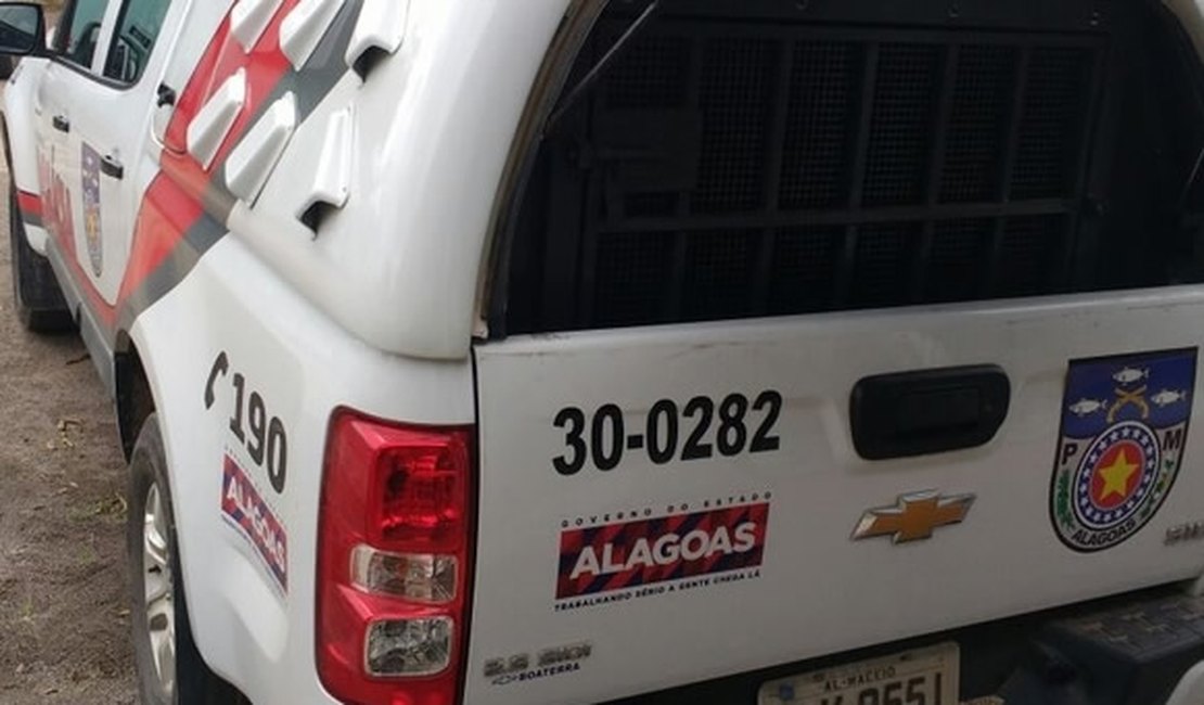 Homem é detido ao entrar em luta corporal com policiais em Arapiraca
