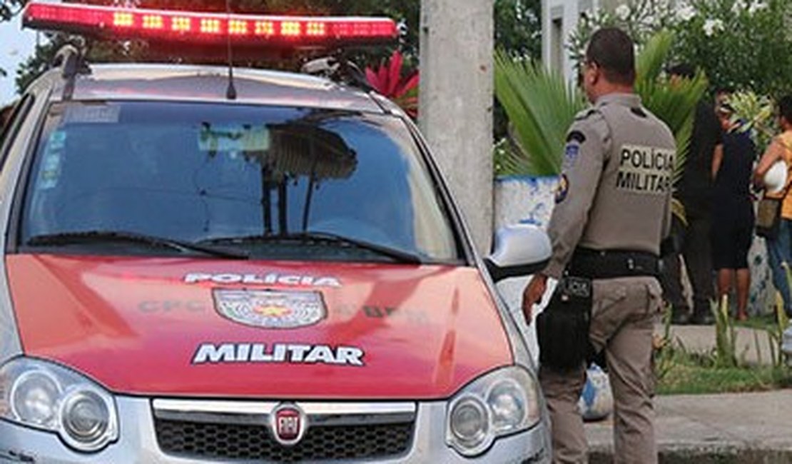 Mãe de garoto encontrado morto em apartamento é presa em flagrante por homicídio