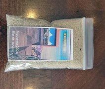 Fãs de Madonna vendem areia da praia de Copacabana no eBay depois de show; confira preço