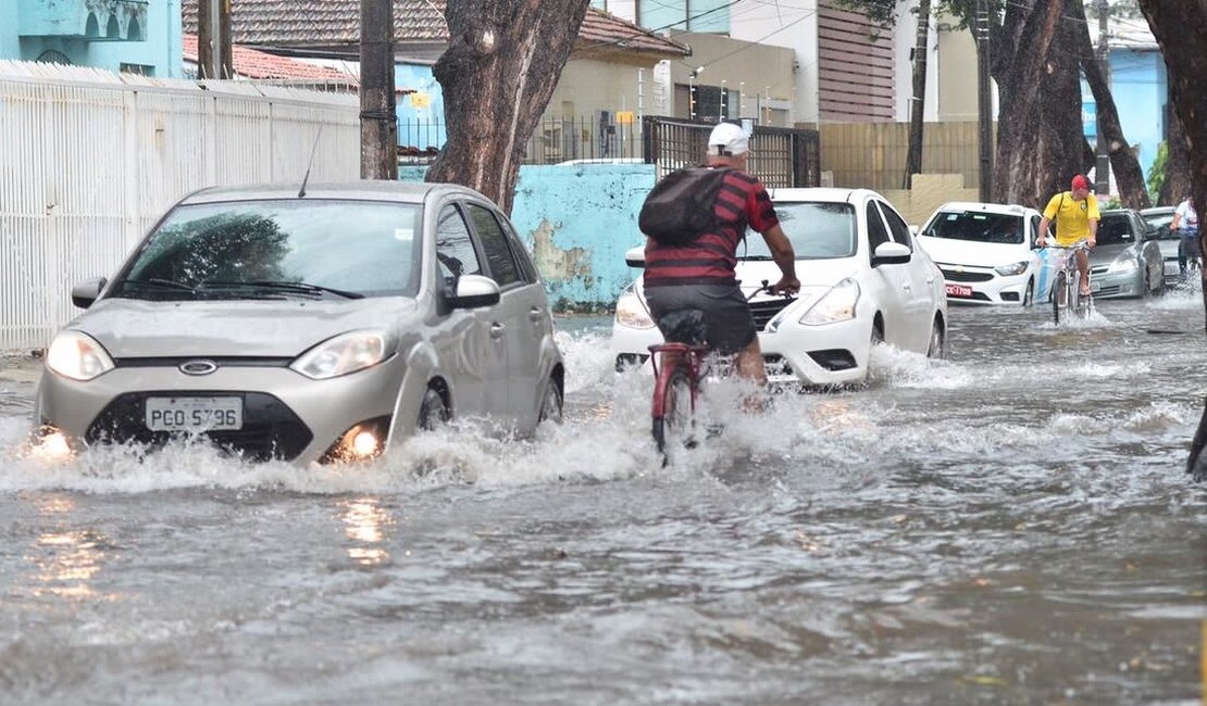 84 pessoas já morreram na Região Metropolitana de Recife após fortes chuvas