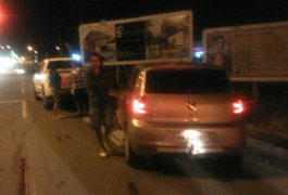 Falta de atenção provoca acidente próximo ao shopping, em Arapiraca