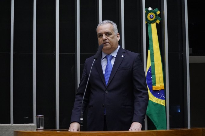 Alfredo Gaspar aciona TCU e cobra explicações do Governo Federal sobre “quentinhas invisíveis”