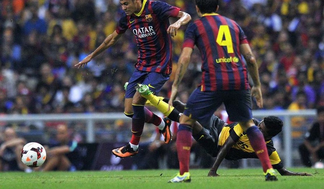 Sem companhia de Messi, Neymar faz belo gol pelo Barça