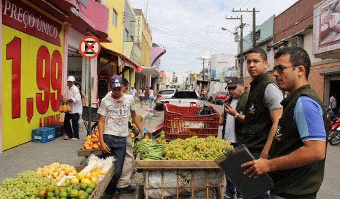 Agentes realizam fiscalização urbana no Centro de Arapiraca