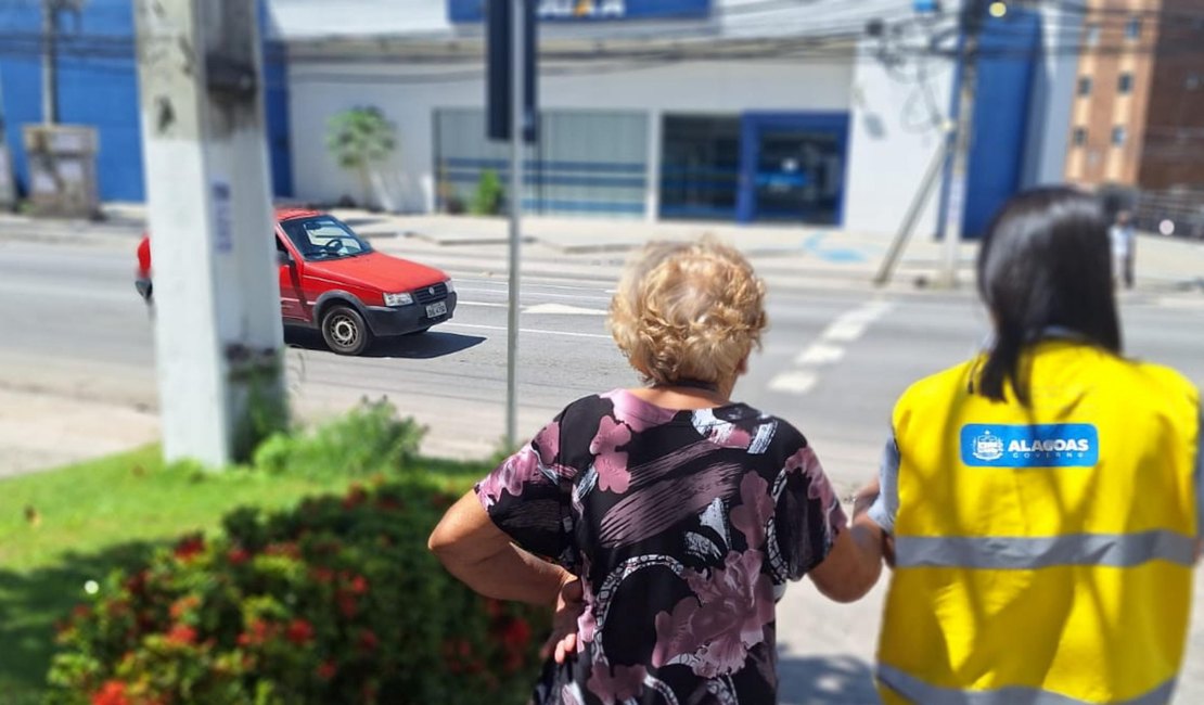 Ronda no Bairro ajuda idosa, com quadro de confusão mental, a reencontrar parentes em Maceió