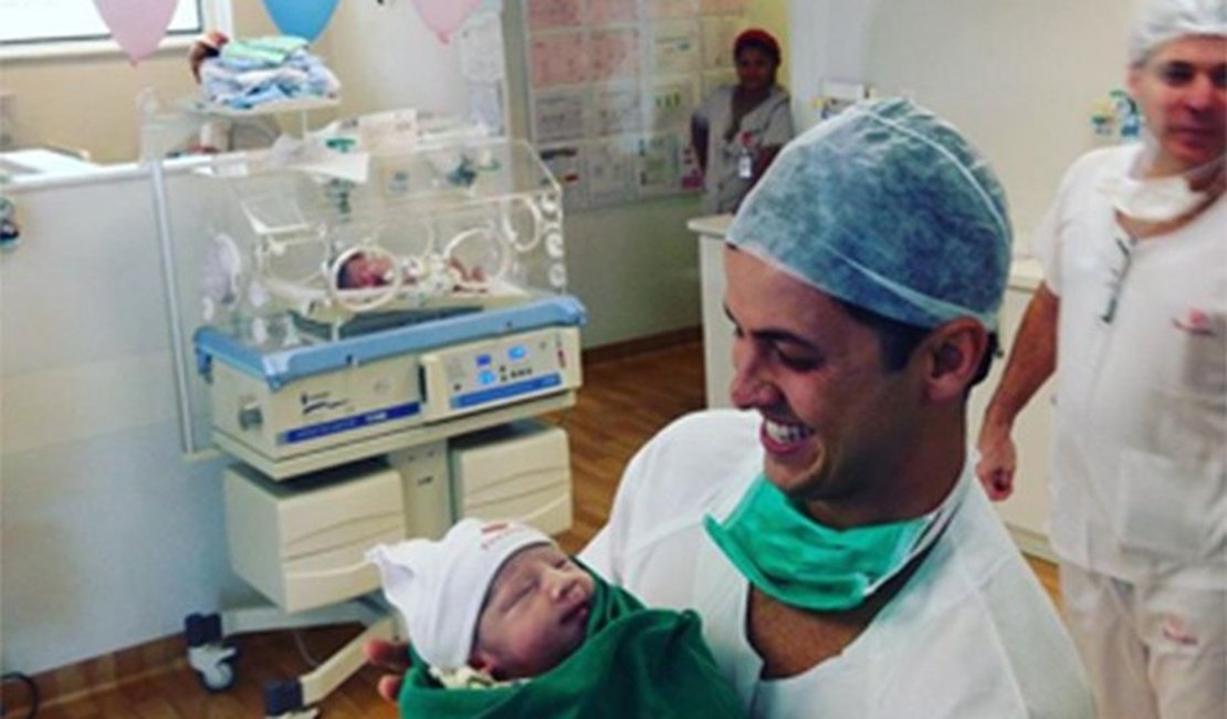 Fernanda Gentil dá à luz seu primeiro filho, Gabriel