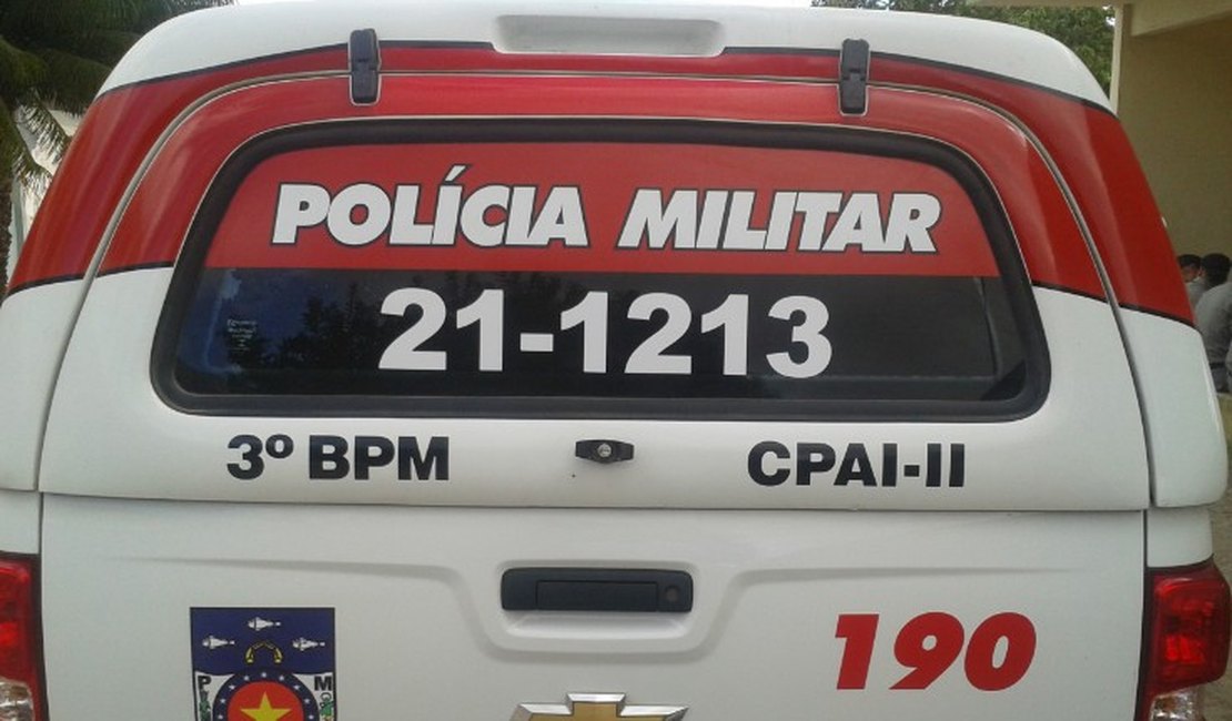 Mulher é presa com cinquentinha roubada no bairro Canafístula em Arapiraca