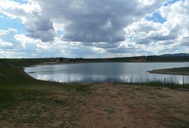 Mãe e três filhos morrem afogados em açude no município de Penedo