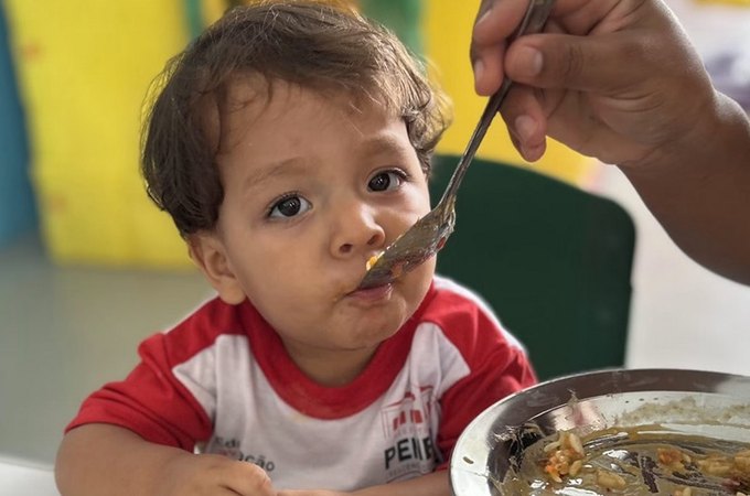 Prefeitura de Penedo moderniza merenda escolar com novos utensílios em aço inox