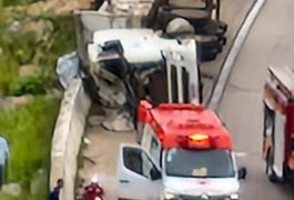 Motorista morre em grave capotamento na BR-101 entre Teotônio Vilela e Junqueiro