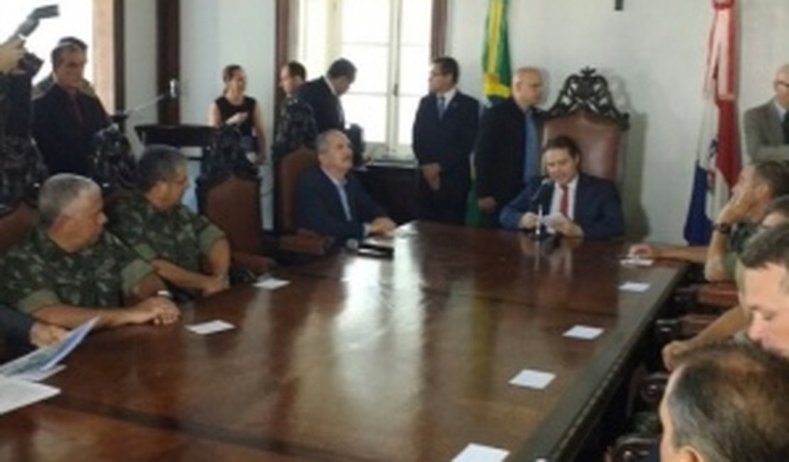 “Situação é crítica, mas Fazenda estuda aumento para servidores”, diz Renan