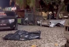 Mulher é assassinada a facadas em via pública; suspeito do crime seria ex-companheiro da vítima