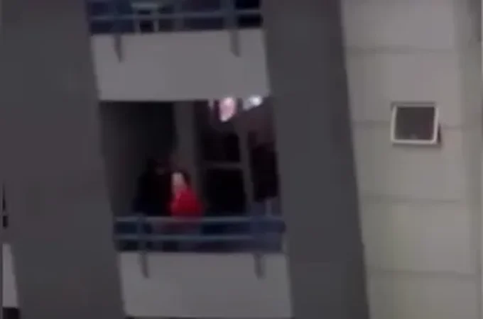 Mulher discute com vizinhos após sexo na sacada: “Tô na minha casa”; entenda