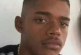 Jovem morre atropelado enquanto ajudava a recolher verduras de caminhão que tombou, no Sertão