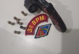 Ao atender denúncia perturbação, PM prende homem armado em Lagoa da Canoa