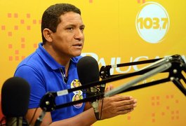 Biu e Júlio Cezar participam de entrevistas no rádio e na TV