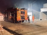 Polícia investiga incêndio com explosões em casa que armazenava fogos em Arapiraca