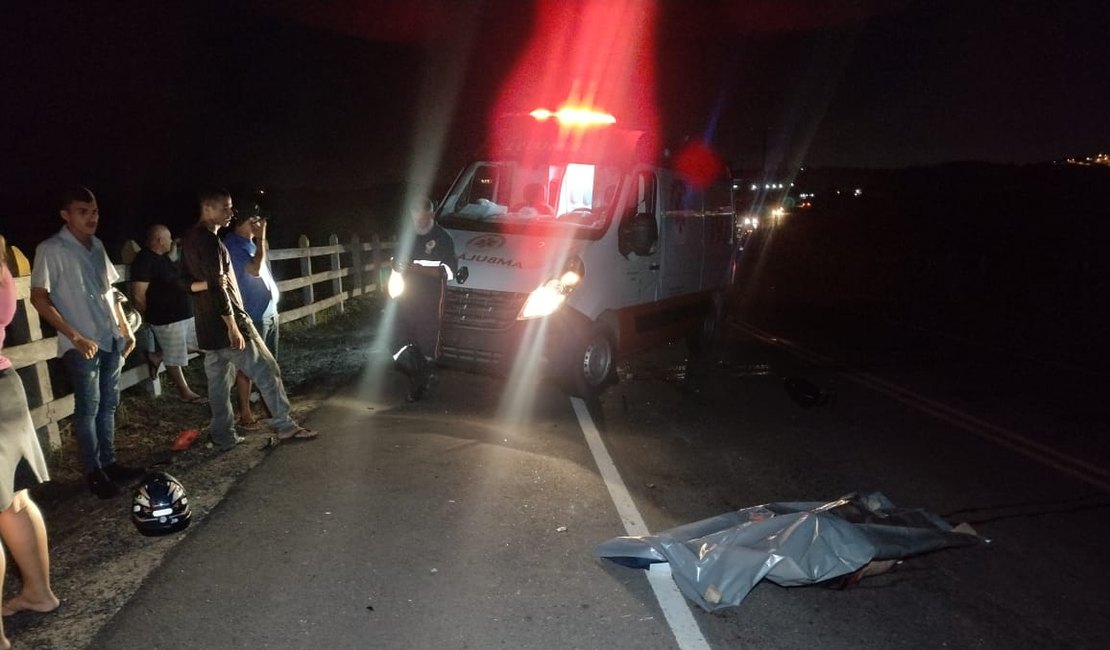 Homem morre após ter motocicleta atingida frontalmente por veículo de passeio na zona rural de Arapiraca