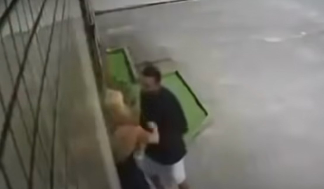 Vídeo. Irmão do Lucas Guimarães, influenciador que já foi preso por violência doméstica é flagrado agredindo nova namorada em frente a condomínio