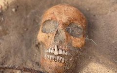 Arqueólogos acham esqueleto de 'mulher-vampira' em escavação na Polônia
