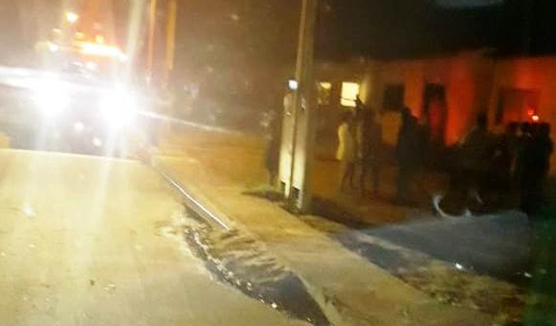 Homem é suspeito de esfaquear ex-mulher e atear fogo na casa da vítima em Palmeira dos Índios