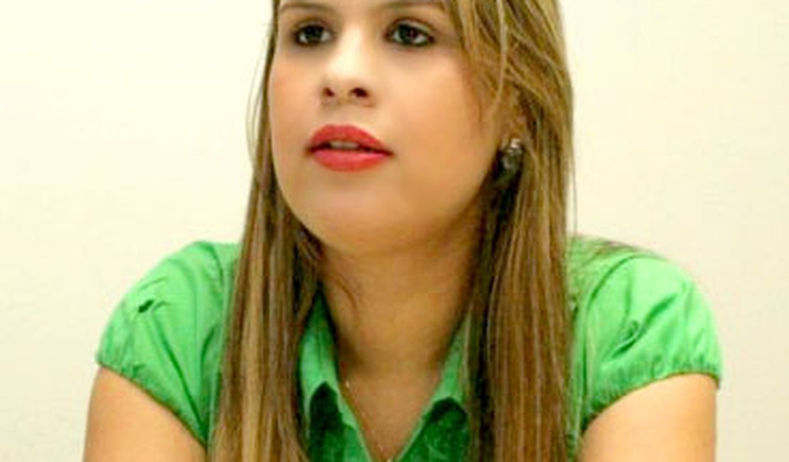 Justiça de Alagoas bloqueia bens da secretária de Cultura, Melina Freitas