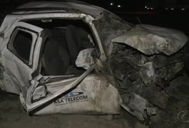 Colisão entre caminhão e carro deixa dois feridos em Marechal Deodoro