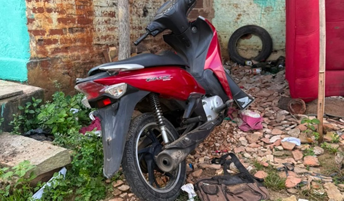 Policiais militares recuperam moto roubada no bairro Manoel Teles