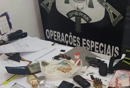 Pelopes prende trio com um revolver e drogas em São Sebastião