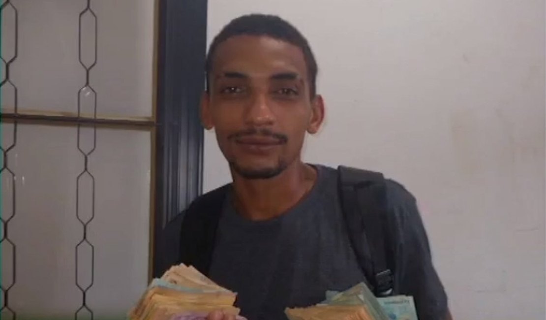 Catadores de recicláveis encontram R$ 28,8 mil em lixo de agência bancária