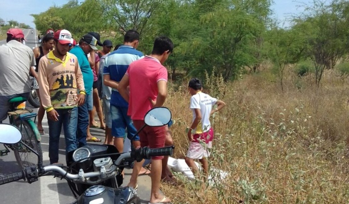 Populares encontram corpo de homem ao lado de moto às margens da AL-130