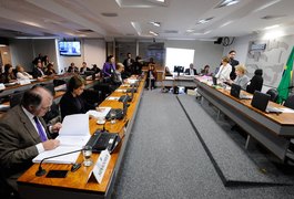 Comissão aprova aposentadoria especial para profissionais de enfermagem