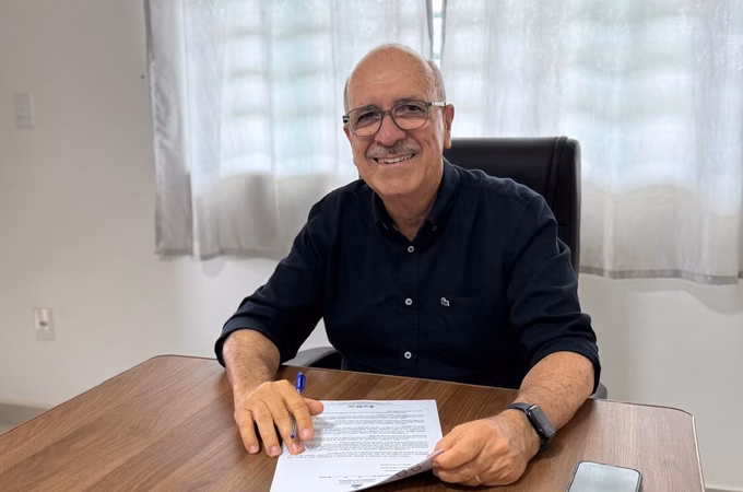 Prefeito Ronaldo Lopes autoriza reajuste de 5,4% para todos os servidores efetivos da Educação de Penedo