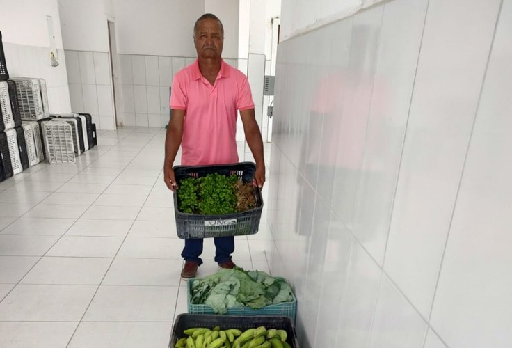 Agricultores de Penedo entregam primeira remessa de itens para alimentação escolar em 2023